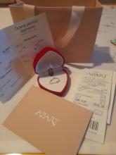 Złoty pierścionek z brylantem