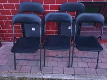 Krzesła składane na metalowym stelażu czarne