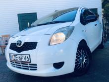 Toyota Yaris II / 1.4D-4D / 90KM / biały., akrylowy., Ekonomiczny