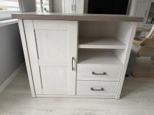Komoda BRW Luca Baby 107 cm z drzwiami i 2 szufladami modrzew sibiu ja